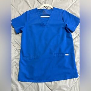 3 pocket scrub shirt. Royal blue.